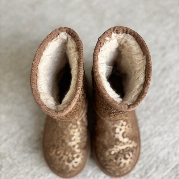 Kids Uggs - Picture 4 of 6